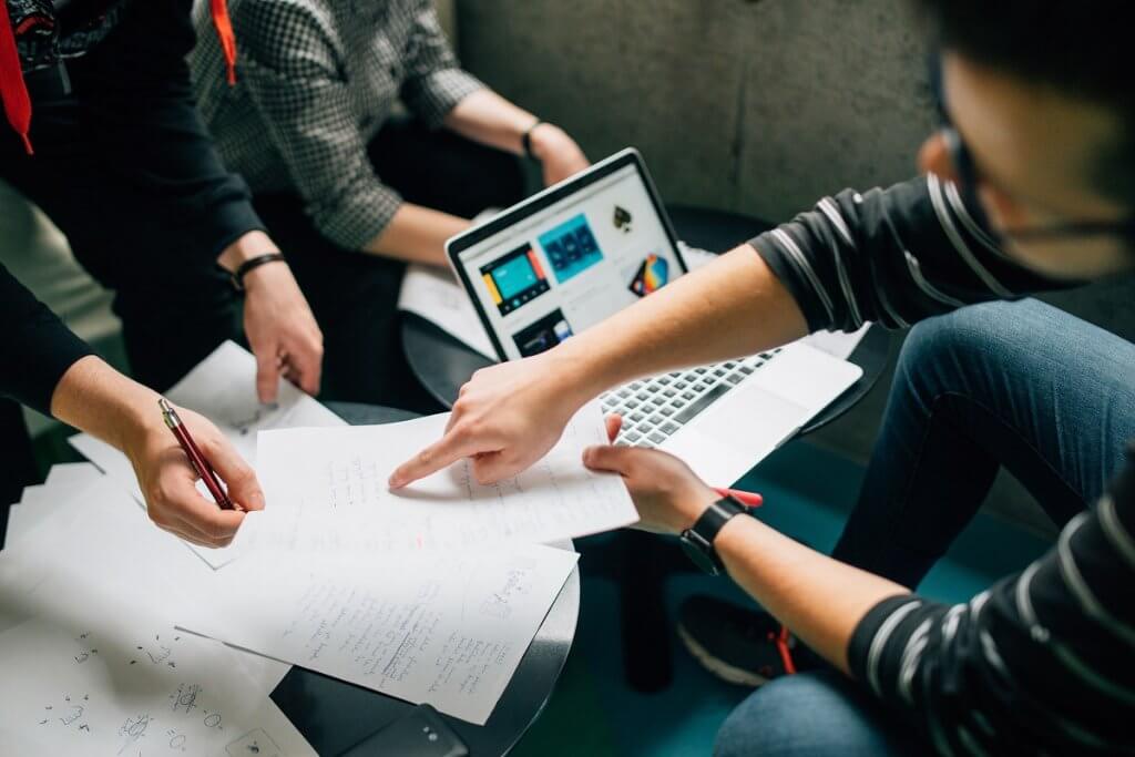 Studentische Mitarbeiter für dein Startup: Vor- und Nachteile